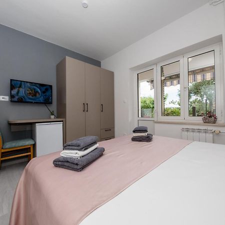 Apartments Vesela Banjol Cameră foto